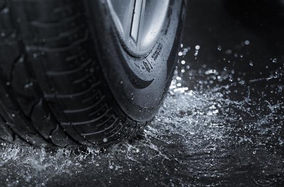 Außergewöhnliche Geschenkidee aus Stuttgart: Hochwertiger Anti-Plattfuß-Reifen von Bridgestone