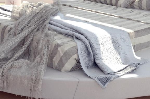 Schöne Geschenkidee aus Stuttgart-Wangen: Hochwertige Kuscheldecke