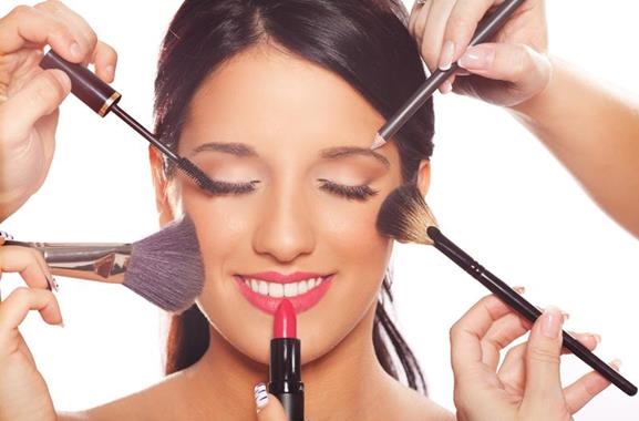 Gute Geschenkidee aus Stuttgart: Professionelle Make-Up-Behandlung